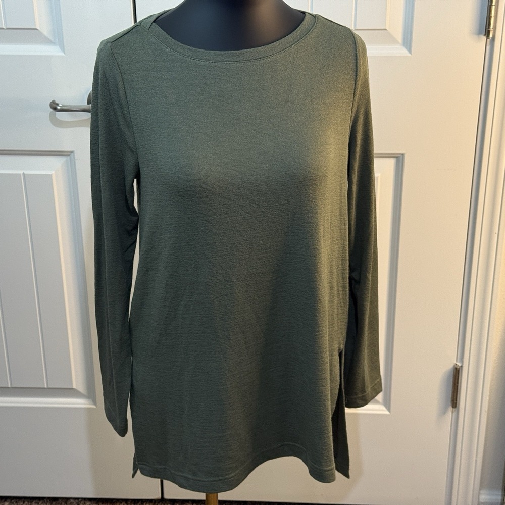 Banana Republic Women's Long Sleeve Scoop Neck Top‎ Olive Medium